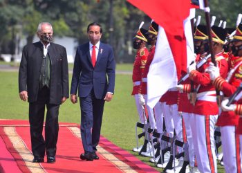 Presiden Jokowi dan Presiden José Ramos-Horta melakukan inspeksi jajar kehormatan, di Istana Kepresidenan Bogor, Jawa Barat, Selasa (19/07/2022) pagi. (Foto : Humas Setkab/Oji)