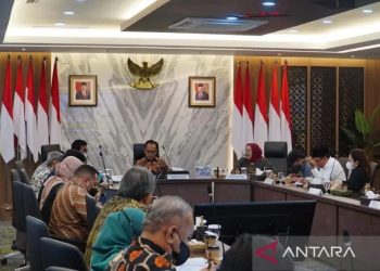 Pertemuan antara Sesmenko Perekonomian Susiwijono Moegiarso, Satgas Penanganan PMK dan Anggota DPRD Jawa Timur Komisi B Bidang Perekonomian di Kantor Kemenko Perekonomian, Jakarta, Selasa (5/7/2022). (ANTARA/HO-Kemenko Perekonomian)