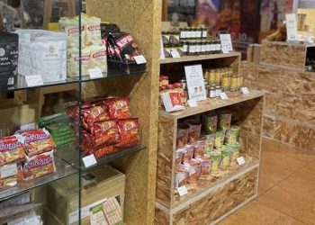 DM - Sambal Misato dan boneka orangutan merupakan dua produk dalam negeri yang terlaris sejauh ini di Indonesia Bazaar Osaka, menurut Konsul Ekonomi I Konsulat Jenderal Republik Indonesia (KJRI) Dody Sembodo.
