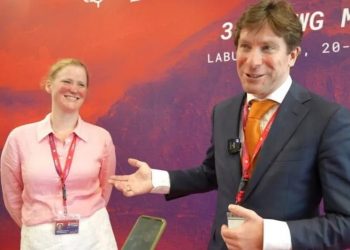 Delegasi Belanda Bart Van Horck dan rekannya Inggrid Zondervan di sela 3rd Meeting Digital Economy Working Group (DEWG) G20 di Labuan Bajo, NTT, Jumat (22/7/2022).  (ANTARA/HO/Kemkominfo)