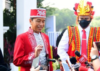 Pada Upacara Detik-Detik Proklamasi, pada Rabu (17/08/2022), Presiden Jokowi memilih baju adat asal Buton, Provinsi Sulawesi Tenggara. (Foto : BPMI Setpres/Muchlis Jr)