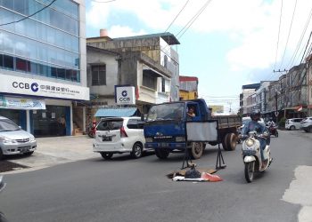 Kondisi Lubang di Jalan Brigjen Katamso Tanjungpinang, Rabu (10/8/2022), foto : Mael/detak.media