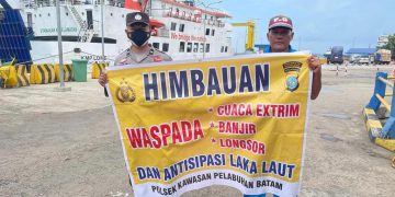 Personel Polsek KKP Polresta Pelabuhan saat Memberikan Imbauan, foto : ist