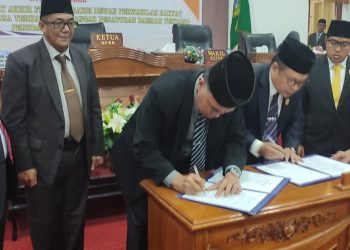 Penandatanganan berkas