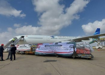 Bantuan Kemanusiaan RI bagi korban bencana banjir dan longsor tiba di Pakistan, Selasa (27/09/2022). (Foto: Humas Kemlu)