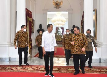 Presiden Jokowi menerima anggota Bawaslu RI periode 2022-2027 di Istana Merdeka, Jakarta, pada Kamis (22/09/2022). (Foto: BPMI Setpres/Rusman)