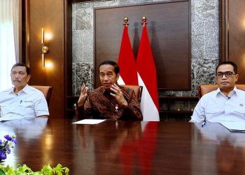 Presiden Jokowi, Menko Marves Luhut Binsar Pandjaitan, dan Menhub Budi Karya Sumadi (Foto: BPMI Setpres)