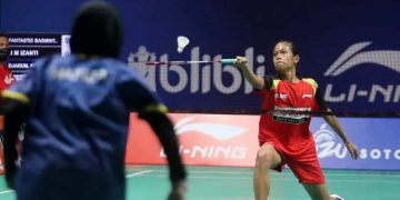 Salah satu pertandingan pada bavak pertama kejuaraan bulutangkis nasional Yuzu Isotonic Magelang Open (YIMO) 2022 di GOR Djarum Kota Magelang. ANTARA/HO - Panitia YIMO 2022.