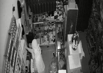 Pelaku saat Terekam CCTV Mencuri Rokok di Toko Rokok 969 Tanjungpinang, foto : ist