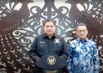 Menko Ekon Airlangga Hartarto didampingi Menteri ESDM Arifin Tasrif memberikan keterangan pers, Jumat (23/09/2022), di Jakarta. (Sumber: Tangkapan Layar)