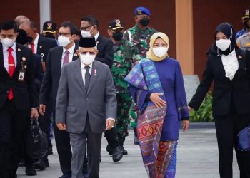 Wapres dan Ibu Wury Ma’ruf Amin bertolak ke Singapura, Senin (17/10/2022). (Foto: BPMI Setwapres)