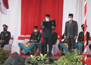 Ketua DPRD Kabupaten Blitar Suwito saat membacakan ikrar Hari Kesaktian Pancasila, foto : Dani ES/detak.media