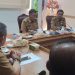 Bupati Natuna didampingi Sekda Natuna saat memimpin rapat (foto : istimewa)