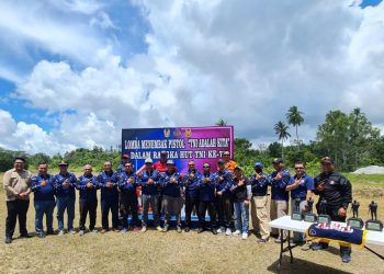 Para TNI-Polri beserta Forkompimda antusias dalam mengikuti lomba menembak (foto : ist)