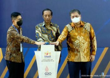 Presiden RI Joko Widodo (Jokowi) saat meluncurkan Gerakan Kemitraan Inklusif untuk Usaha Mikro, Kecil, dan Menengah (UMKM) Naik Kelas, di Gedung Smesco, Jakarta, Senin (03/10/2022), foto : ist