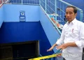 Presiden Joko Widodo Widodo meninjau kondisi tribun tempat kerusuhan di Stadion Kanjuruhan Malang, Jawa Timur pada Rabu (5/10/2022). ANTARA/HO-Biro Pers Sekretariat Kepresidenan/Rusman/aa.