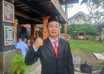 Caption: Ketua DPRD Kota Blitar, dr. Syahrul Alim saat di wawancarai setelah upacara Hari Pahlawan, foto: Dani ES/ detak.media