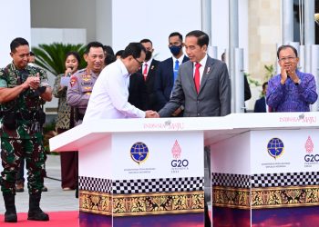 Presiden Jokowi saat meresmikan Gedung VVIP Bandara Internasional I Gusti Ngurah Rai, Provinsi Bali, Rabu (09/11/2022). (Foto: BPMI Setpres/Muchlis Jr)