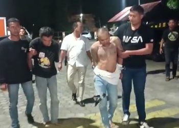 Pelaku IJ dan YN usai Diringkus Satreskrim Polresta Tanjungpinang, Jum'at (4/11/2022) foto : Mael/detak.media