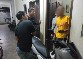 Pelaku SR saat Diamankan oleh Tim Satreskrim Polresta Tanjungpinang di Kediamannya, foto : ist