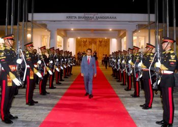 Presiden Jokowi tiba di Bali, Minggu (13/11/2022). (Foto: BPMI Setpres/Rusman)