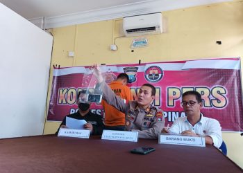 Kapolsek Tanjungpinang Kota, AKP Arsha saat Konferensi Pers, foto : Mael/detak media