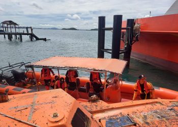 Tim Basarnas Tanjungpinang saat Melakukan Pencarian Korban di Perairan Kabil Batam, foto : ist