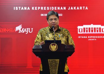 Menko Perekonomian memberikan keterangan pers usai mengikuti Sidang Kabinet Paripurna , Selasa (06/12/2022) sore, di Kantor Presdien, Jakarta. (Foto: Humas Setkab/Agung)