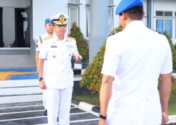 Komandan Lantamal IV Batam, Laksamana Pertama TNI Kemas M. Ikhwan Madani saat Memimpin Sertijab, foto: ist
