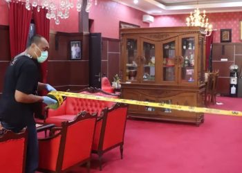 Tim dari Polda Jateng dan Polres Blitar saat Olah TKP di Rumdin, foto: Dani Elang Sakti