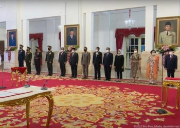 Presiden Jokowi lantik Laksamana Yudo Margono menjadi Panglima TNI, Senin (19/12/2022), di Istana Negara, Jakarta. (Sumber: Tangkapan Layar)