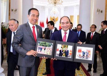 Presiden Jokowi sambut Presiden Nguyễn Xuân Phúc di Istana Kepresidenan Bogor, Kamis (22/12/2022). (Foto: BPMI Setpres)