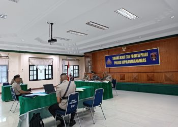 Anggota Polres Anambas, Aipda Riski Amaldo saat Menjalani Sidang Etik di Polresta Tanjungpinang, foto: Mael/detak.media