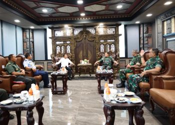 Wakil Menteri Pertahanan Republik Indonesia (Wamenhan RI) M. Herindra melakukan kunjungan kerja ke Markas Besar Tentara Nasional Indonesia (Mabes TNI) di Cilangkap, Senin (16/1), foto: ist