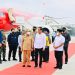 Presiden Jokowi saat tiba di Bandar Udara Internasional Sultan Syarif Kasim II, Kota Pekanbaru, Provinsi Riau, Rabu (04/01/2023). (Foto: BPMI Setpres/Laily Rachev)