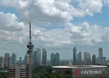 Ilustrasi - Suasana langit cerah disertai awan di sebagian wilayah Ibu Kota Jakarta. FOTO ANTARA/Ismar Patrizki/mes/aa.