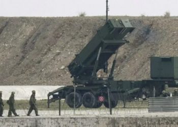 Ilustrasi - Tentara Pasukan Pertahanan-Diri Jepang berada di sebelah peluncur misil Patriot Advanced Capability-3 di Ishigaki perfektur Okinawa dalam foto yang diambil Kyodo, Minggu (7/2/2016). (REUTERS/Kyodo)