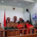 Terdakwa Ari Sanjaya, Mulyana dan Supriyanto saat Menjalani Sidang Perdana di PN Tanjungpinang, foto: Mael/detak.media