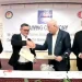 Ketua PB ABTI Zulfydar Zaidar Mochtar (kedua dari kiri) berjabat tangan dengan Direktur Eksekutif Federasi Bola Tangan Asia (AHF), Ahmad Abu Al Lail (kedua dari kanan) dalam undian Kejuaraan Asia Bola Tangan Pantai 2023 di Bali, Selasa (24/1/2023). ANTARA/HO-ABTI.