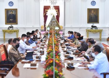 Presiden Jokowi pimpin Ratas mengenai Persiapan Pelaksanaan Kegiatan Olahraga Nasional dan Internasional Tahun 2023, di Istana Merdeka, Jakarta, Rabu (25/01/2023) siang. (Foto: Humas Setkab/Agung)