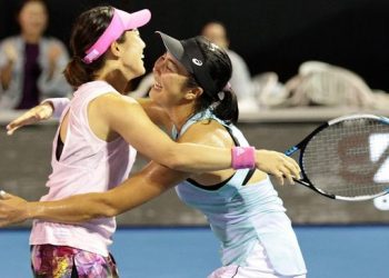 Aldila Sutjiadi menembus babak kedua Australia Open 2023. (AFP/DAVID ROWLAND)