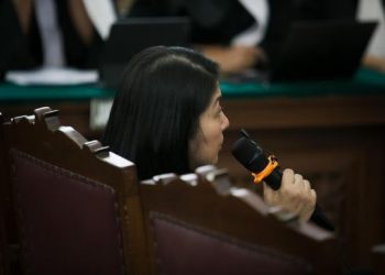 Terdakwa kasus pembunuhan Brigadir J, Putri Candrawathi dituntut delapan tahun penjara oleh jaksa penuntut umum dalam sidang di PN Jakarta Selatan, Rabu (18/1). (CNN Indonesia/ Adi Maulana)