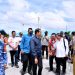 Presiden Jokowi dan Ibu Iriana Jokowi tiba di Pangkalan TNI AU Anang Busra, Tarakan, Kaltara, Selasa (28/02/2023). (Foto: BPMI Setpres)