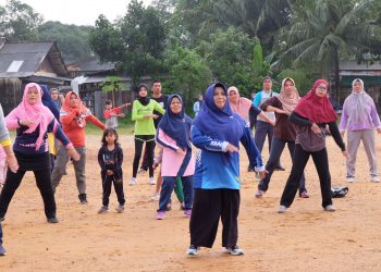 Wali Kota, Rahma saat senam bersama dengan warga, foto: ist/doc.prokom/detak.media