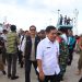Sekjen Kemendagri Suhajar Diantoro (depan) saat tiba di Pelabuhan Serasan, Rabu, 22 Maret 2023 (foto : ist)