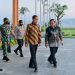 Presiden Jokowi didampingi Seskab Pramono Anung sebelum bertolak ke Singapura, Kamis (16/03/2023). (Foto: BPMI Setpres/Laily Rachev)