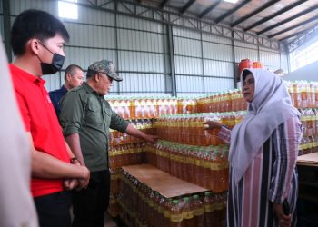 Wali Kota Tanjungpinang, Rahma saat memonitoring ketersediaan bahan pokok dan stabilitas harga, foto: doc.prokompim/detak.media