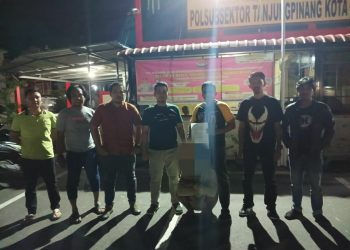 Pelaku A saat Diringkus Petugas dari Polsek Tanjungpinang Kota, foto: ist