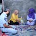 Wali Kota Tanjungpinang, Rahma saat berbincang dengan keluarga korban didampingi Kepala Jasa Raharja, foto: doc.prokompim/detak.media
