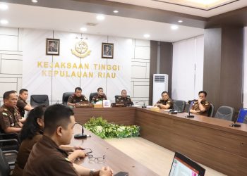 Kejati Kepri, Rudi Margono serta Kajari Batam dan Karimun saat Mengikuti Video conference, foto: ist